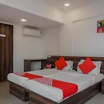 Oyo 7673 The Ark Apartment Hotel